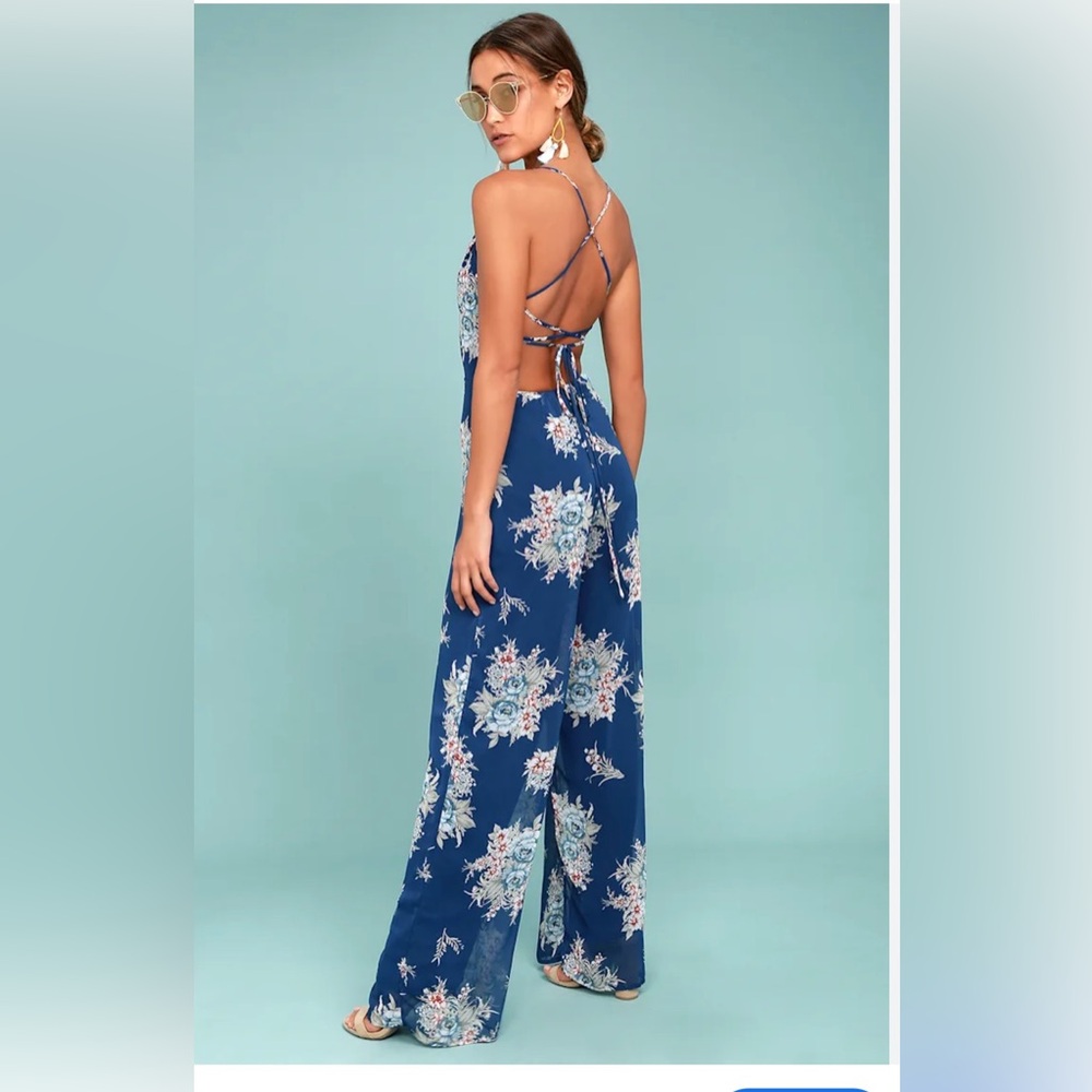 Lulus Shea Blue Floral Print Jumpsuit with strappy sexy back, size XS EUC